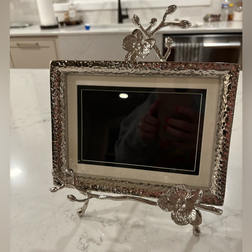 Brand New Michael Aram Orchid Easel Frame